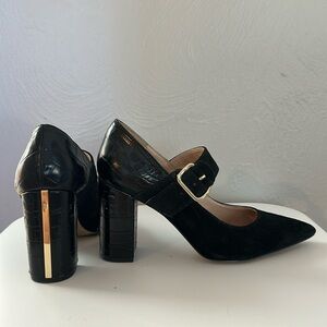 Tommy Hilfiger Black and Gold Pumps